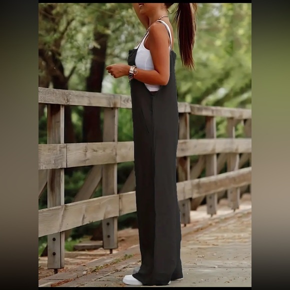 Black wide leg jumpsuit overalls romper - NWT - Picture 4 of 6